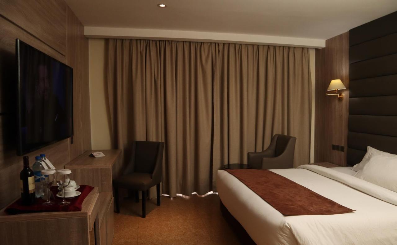 Monty Suites Calabar Eksteriør billede