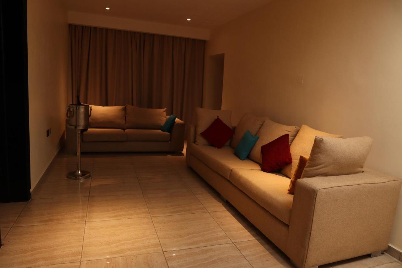 Monty Suites Calabar Eksteriør billede