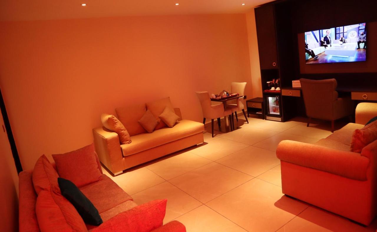 Monty Suites Calabar Eksteriør billede